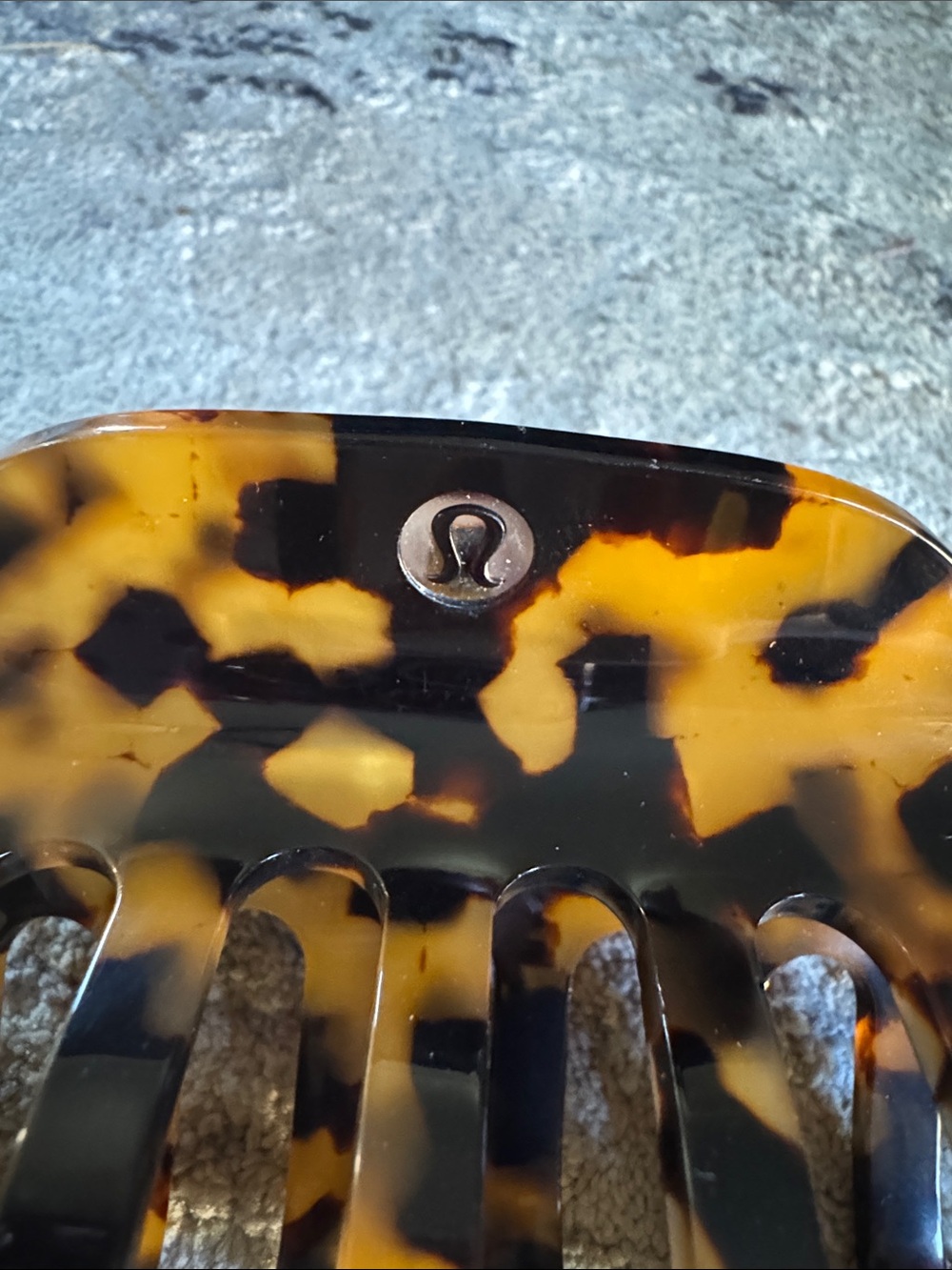Lululemon Tortoiseshell Hair Claw Clip - Brown/Black - Picture 2 of 3